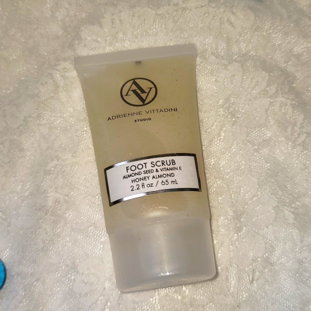Brand New Adrienne Vittadini Studio Foot Scrub Almond Seed & Vitamin E